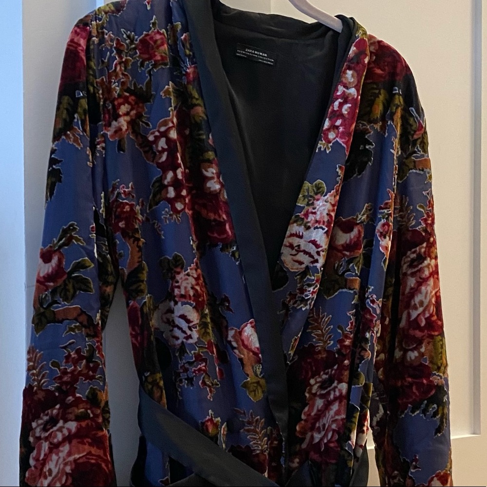 NWOT ZARA KIMONO/ROBE